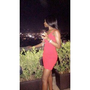 Meet your Posher, Larissa